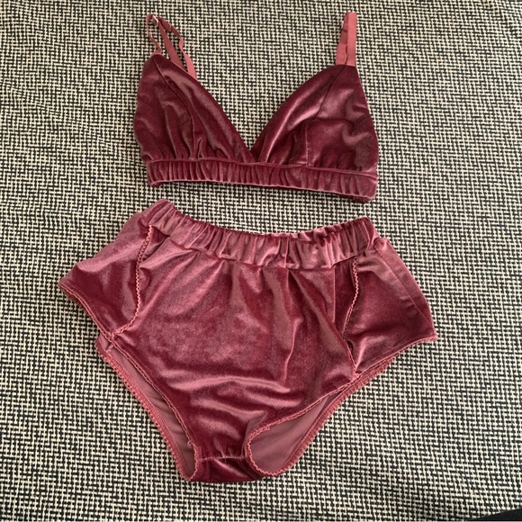 Vintage Pink Velvet Lingerie Set - Picture 2 of 5